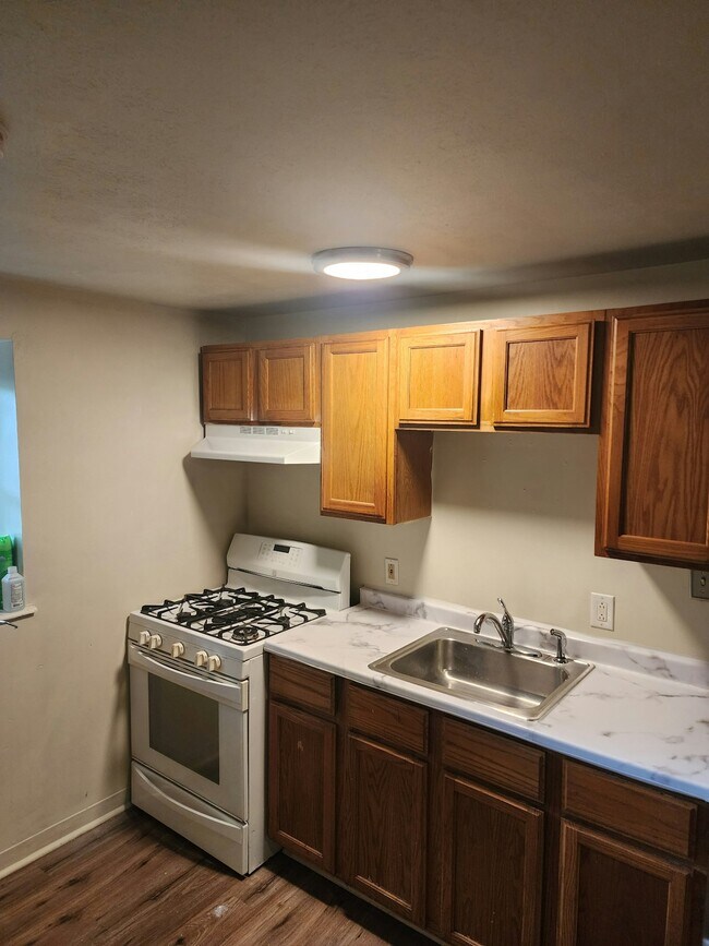 Building Photo - 5 E Division St