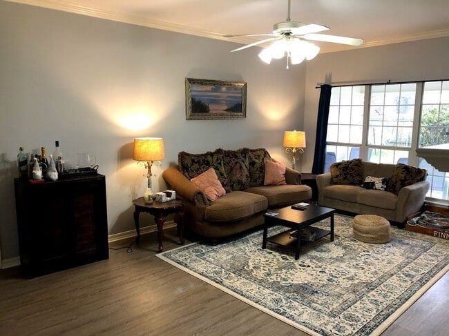 Building Photo - Northgate Village Home.
