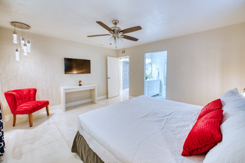 Building Photo - 2659 E Vegas Valley Dr