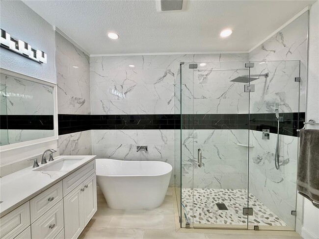 Building Photo - 16303 Enclave Village Dr