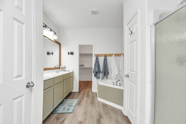 Building Photo - 6715 Plum Springs Ln