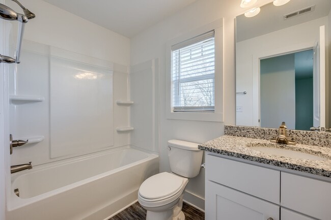 Building Photo - 913 W Virginia Ave