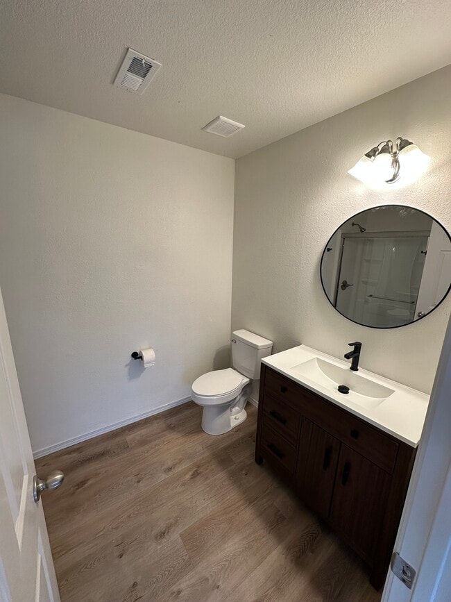 Building Photo - 3127 N Kensington Ct