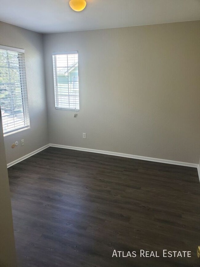 Building Photo - 2 WEEKS FREE RENT IF MOVED IN BY 11/15!  C...