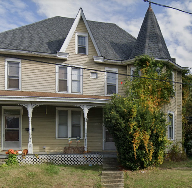 Building Photo - Spacious 3 bedroom 1.5 bathroom