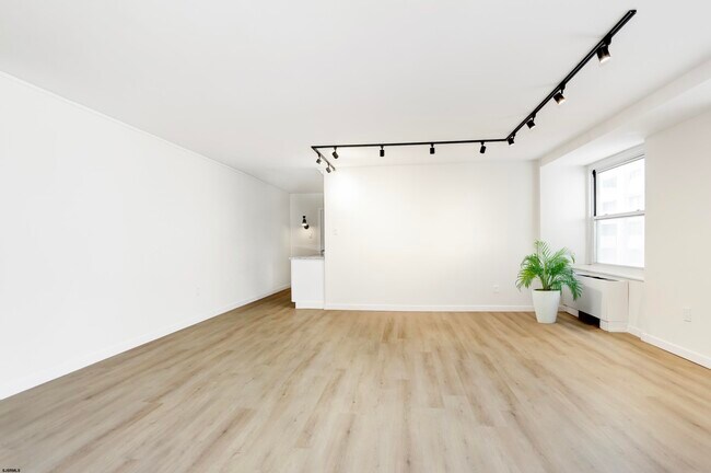 Building Photo - 101 S Plaza Pl