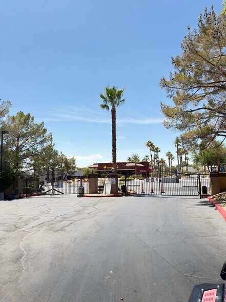 Building Photo - 2200 S Fort Apache