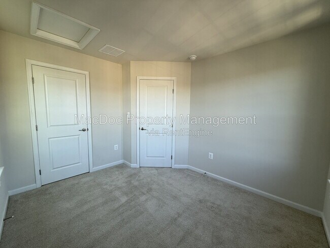 Building Photo - 1100 Rampart Dr