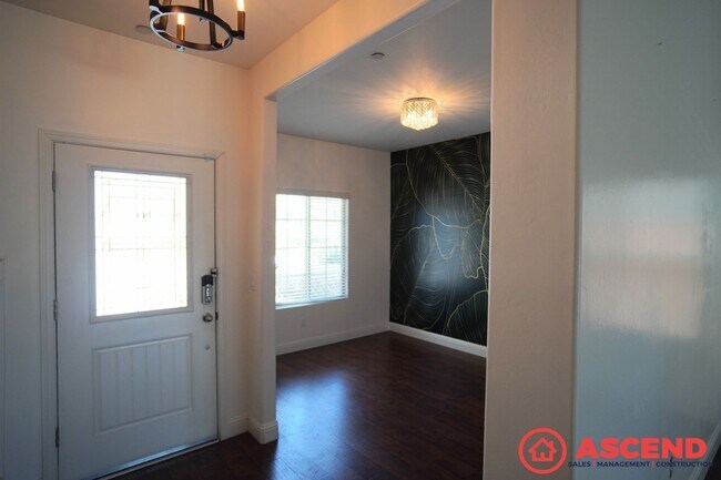 Building Photo - Phenomenal Home In Gossamer Grove!