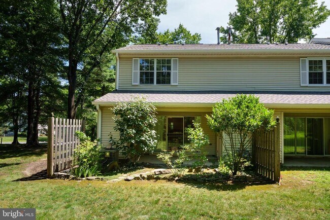 Building Photo - 11 Abelia Ct
