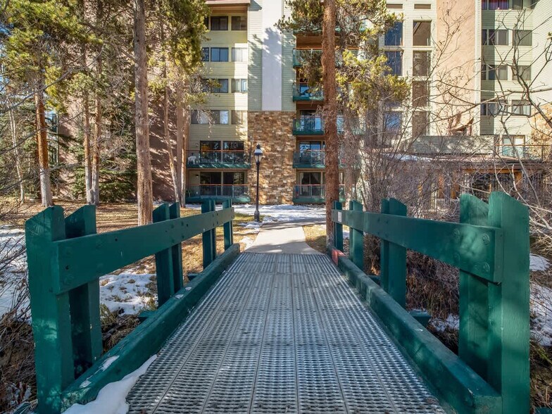 Building Photo - 455 Village Rd