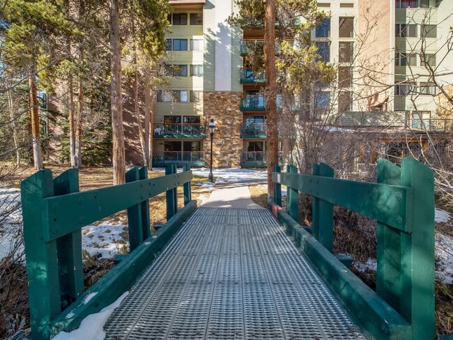 Building Photo - 455 Village Rd