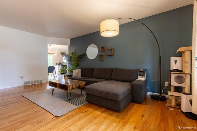 Building Photo - 2857 Sherbourne Dr