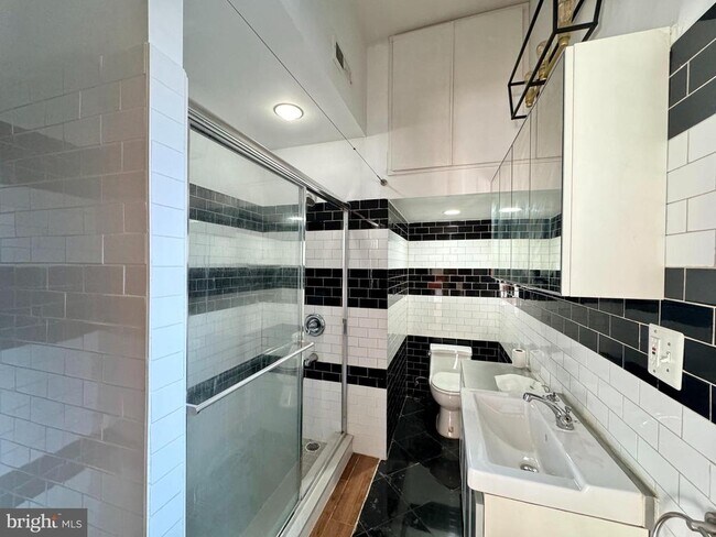 Building Photo - 1301 Vine St