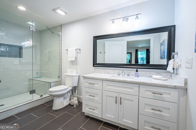 Building Photo - 2617 Caladium Dr NE
