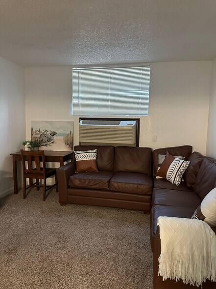 Building Photo - 2410 Rio Dr