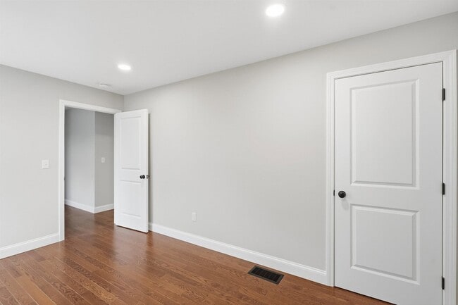 Building Photo - 24 Daytona St