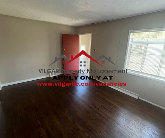 Building Photo - This attractive 2 large bedroom, 1 bathroo...