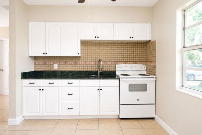 Building Photo - 3 Bedroom, 1 Bathroom Home for Rent in Largo!
