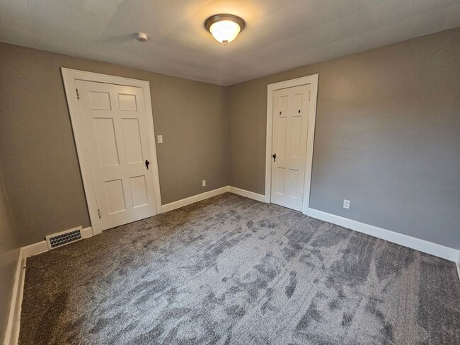 Building Photo - Kent 4 bedroom 1.5 bath house for rent