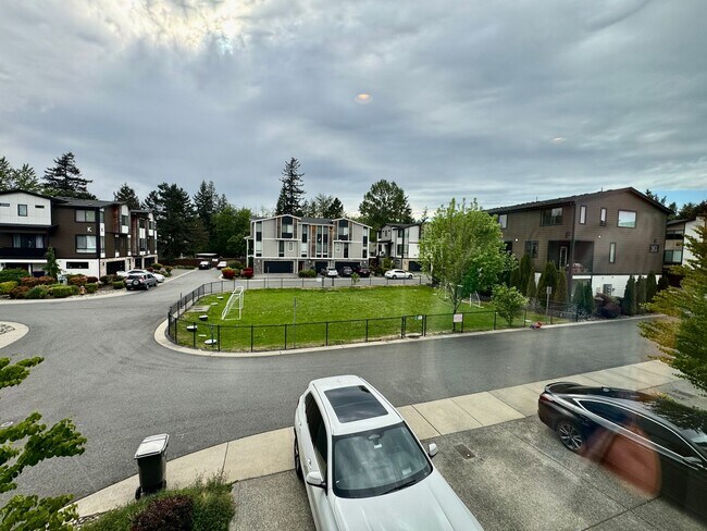 Building Photo - Village Crest Townhome!!!