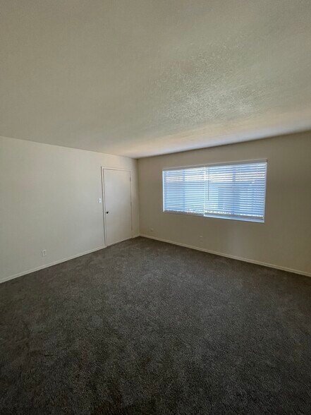 Building Photo - 226 E J St