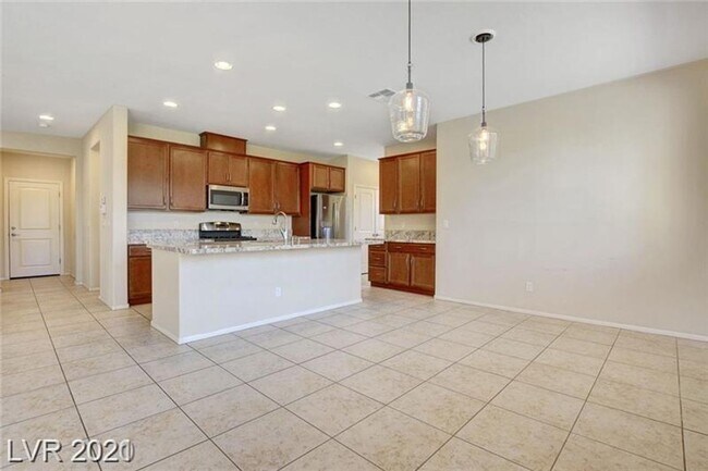 Building Photo - Gated community - 4 bedrooms - 3 baths