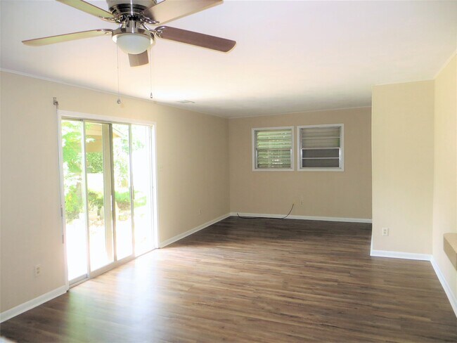 Building Photo - 2809 Rosadele St