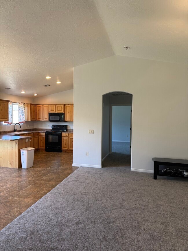 Building Photo - Hurricane Rental