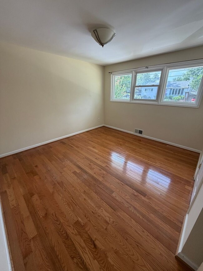 Building Photo - "COMING SOON" Spacious 5 bed + 2FB w/ Fenced in yard & Deck