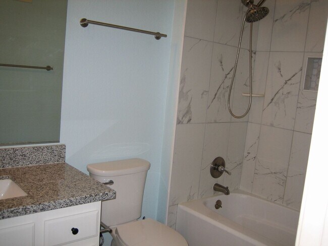 Building Photo - Condo on 2nd floor - Move-in Ready - 3 bed...