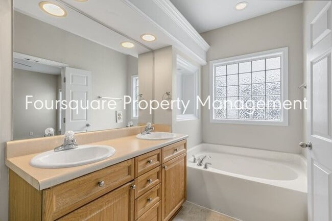 Building Photo - Single Family Home| 1st Floor Master Bedro...