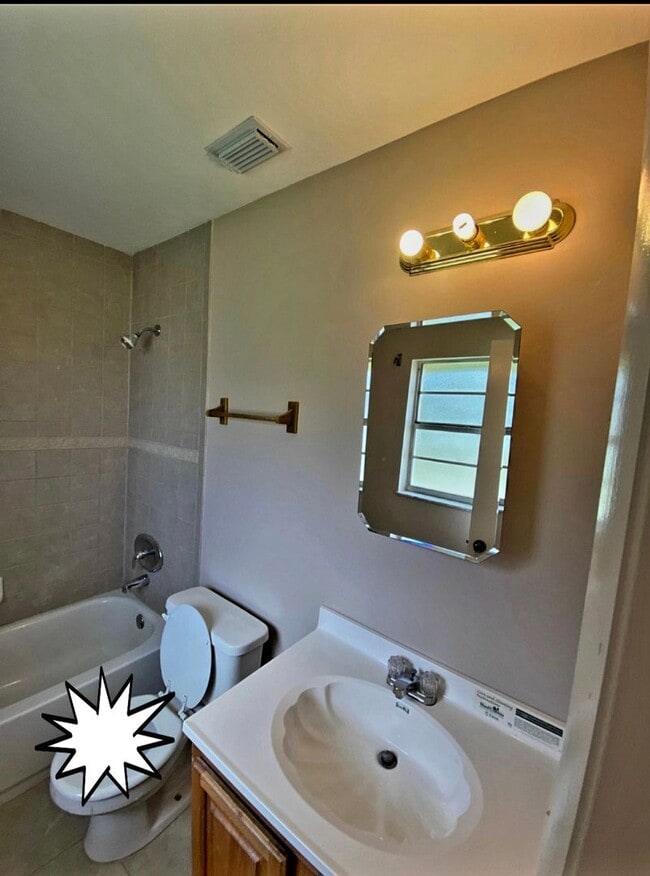 Building Photo - Ready for you to move in!!