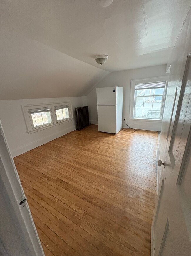 Building Photo - 118 College Pl