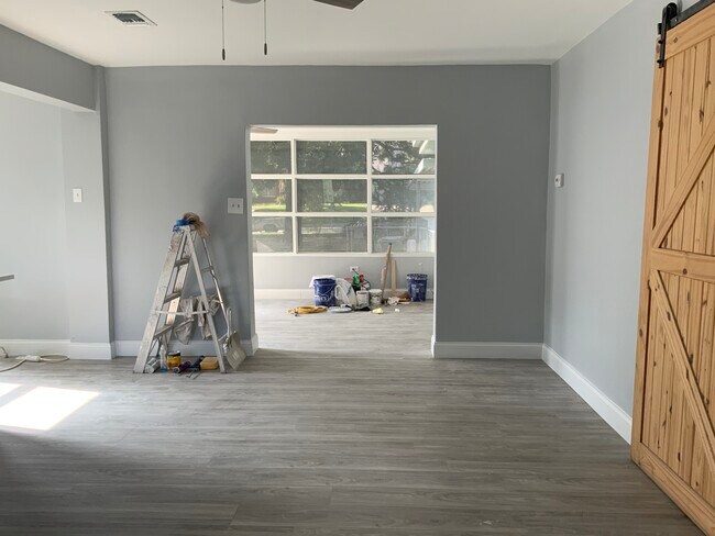 Living room looking into sunroom - 3816 Byers Ave