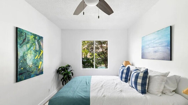Building Photo - Modern Lifestyle Living Close to Santa Mon...