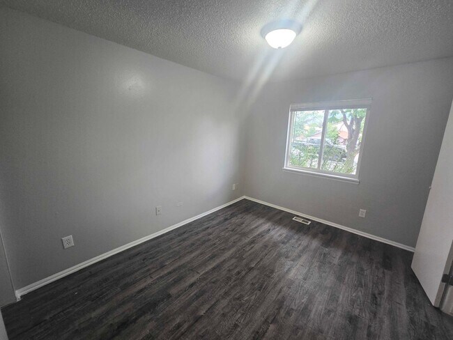 Building Photo - 321 S Murray Blvd