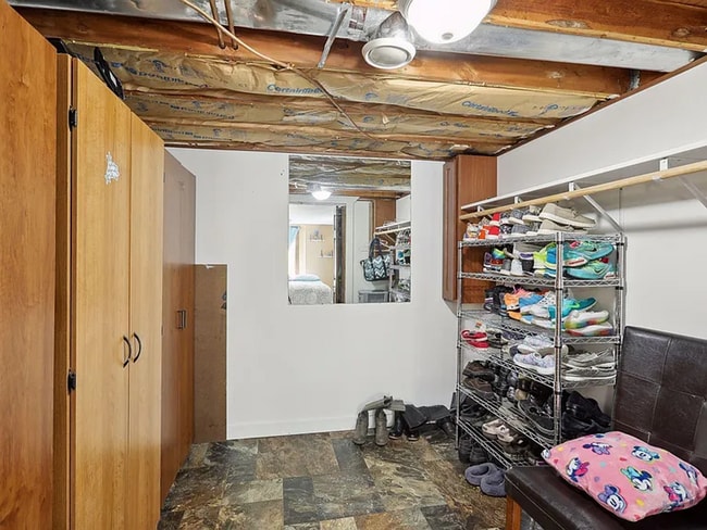 Building Photo - Updated 3 Bed | 1 Bath W/ Private Fenced Y...