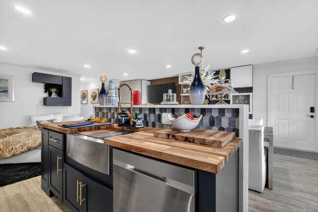 Building Photo - 212 High Point Blvd