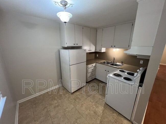 Building Photo - 4133 Lee St