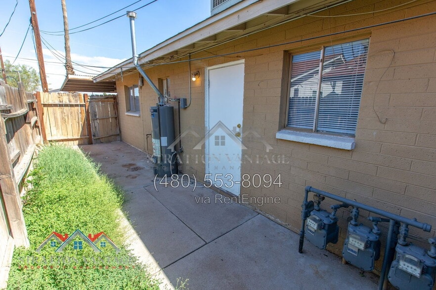 Building Photo - 2028 N 26th Pl