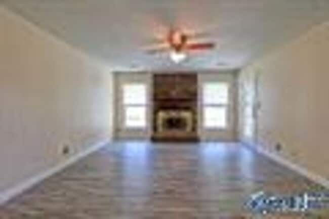 Building Photo - Coming Soon!! Beautiful Home in the heart of Madison!!