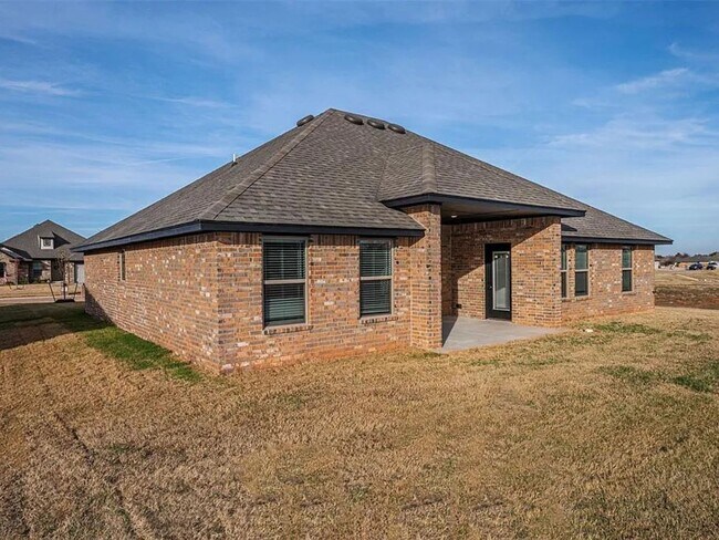 Building Photo - Modern 4-Bed, 2-Bath Mustang Home with 3-Car Garage!