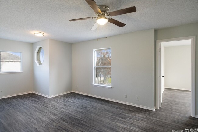 Building Photo - Beautiful, fully remodeled 3 bedroom, 2.5 ...