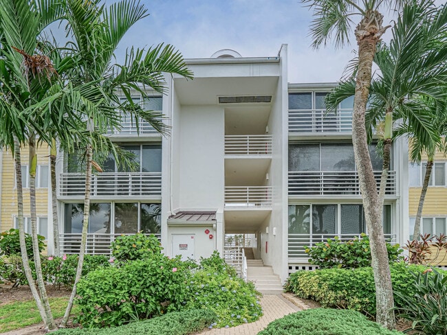 Building Photo - 8444 Oceanside Dr