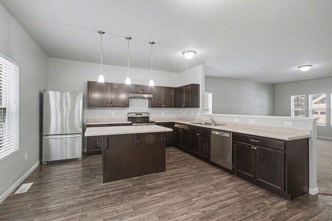 Building Photo - Outstanding Neighborhood in Saugatuck for Long Term Lease!