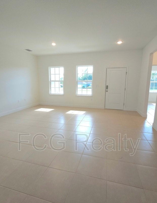 Building Photo - 247 Marion Oaks Manor