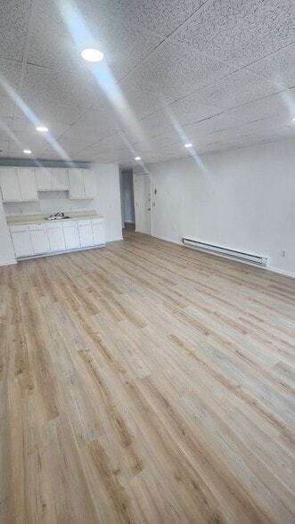 Primary Photo - 38 W Main St