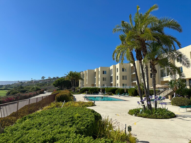 Building Photo - 3200 La Rotonda Dr