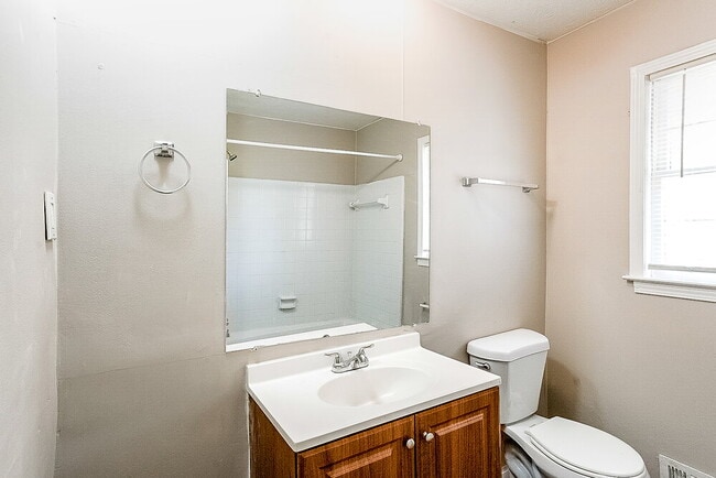 Building Photo - 5010 Ailene Dr